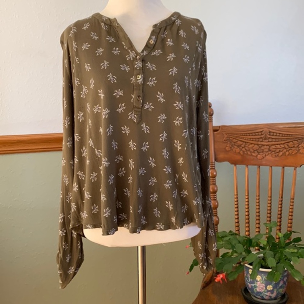 Lucky Brand Tab Sleeves Brown Print Henley sz Small